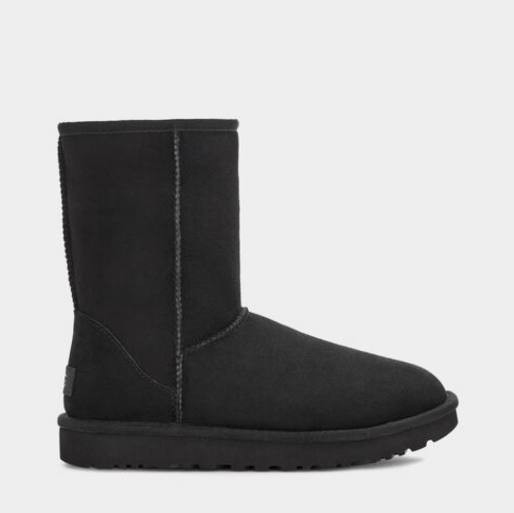 UGG Classic Short Boots. Black.